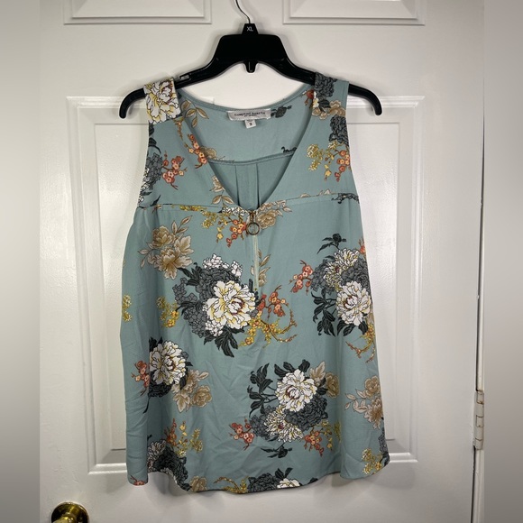 Tempted Hearts Tops - Tempted hearts sleeveless floral v neck with zipper blouse